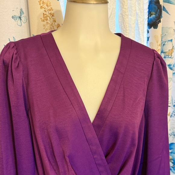 BCBGeneration 8 Surplice Neck Clover Plum Long Sleeve Mini Wrap Dress - Picture 6 of 14